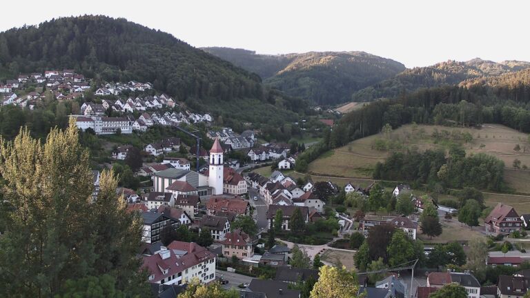 Dieses Bild zeigt eine Webcam-Aufnahme von Ottenhöfen, aufgenommen am Donnerstag, den 06.08.2026 um 07:00 Uhr
