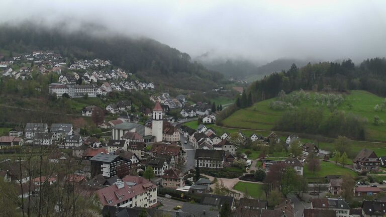 Dieses Bild zeigt eine Webcam-Aufnahme von Ottenhöfen, aufgenommen am Montag, den 13.04.2026 um 11:00 Uhr