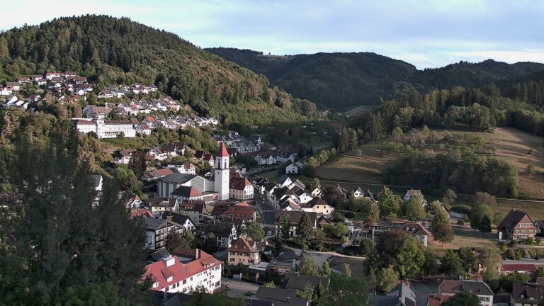Dieses Bild zeigt eine Webcam-Aufnahme von Ottenhöfen, aufgenommen am Sonntag, den 23.08.2026 um 19:20 Uhr