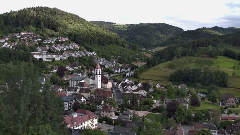 Dieses Bild zeigt eine Webcam-Aufnahme von Ottenhöfen, aufgenommen am Mittwoch, den 10.06.2026 um 18:20 Uhr