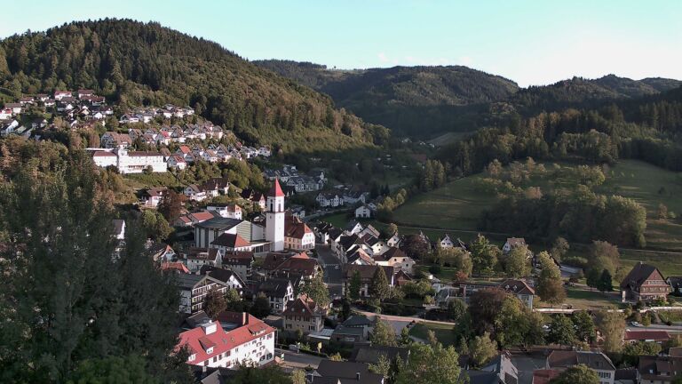 Dieses Bild zeigt eine Webcam-Aufnahme von Ottenhöfen, aufgenommen am Freitag, den 11.09.2026 um 18:50 Uhr