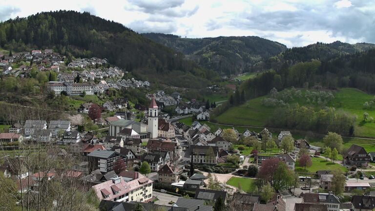 Dieses Bild zeigt eine Webcam-Aufnahme von Ottenhöfen, aufgenommen am Donnerstag, den 16.04.2026 um 15:00 Uhr