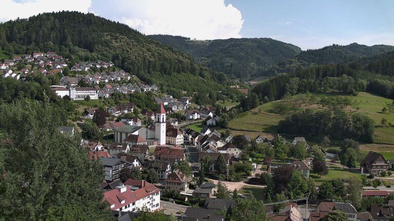 Dieses Bild zeigt eine Webcam-Aufnahme von Ottenhöfen, aufgenommen am Sonntag, den 28.06.2026 um 17:40 Uhr