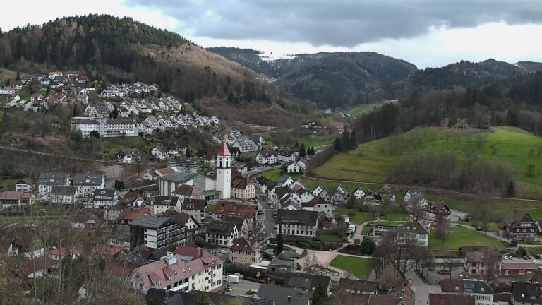 Dieses Bild zeigt eine Webcam-Aufnahme von Ottenhöfen, aufgenommen am Freitag, den 27.03.2026 um 16:10 Uhr