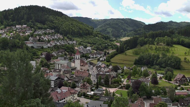 Dieses Bild zeigt eine Webcam-Aufnahme von Ottenhöfen, aufgenommen am Freitag, den 05.06.2026 um 11:40 Uhr