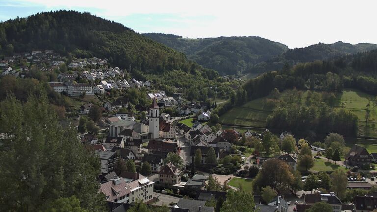 Dieses Bild zeigt eine Webcam-Aufnahme von Ottenhöfen, aufgenommen am Donnerstag, den 15.10.2026 um 13:40 Uhr