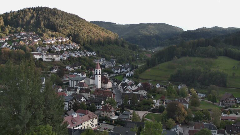 Dieses Bild zeigt eine Webcam-Aufnahme von Ottenhöfen, aufgenommen am Freitag, den 16.10.2026 um 17:50 Uhr