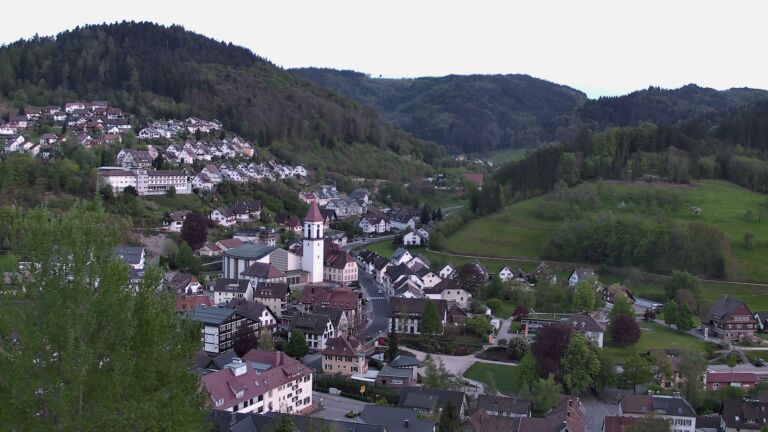 Dieses Bild zeigt eine Webcam-Aufnahme von Ottenhöfen, aufgenommen am Montag, den 27.04.2026 um 20:30 Uhr