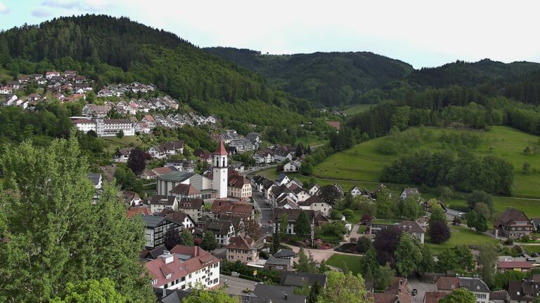 Dieses Bild zeigt eine Webcam-Aufnahme von Ottenhöfen, aufgenommen am Samstag, den 16.05.2026 um 18:10 Uhr