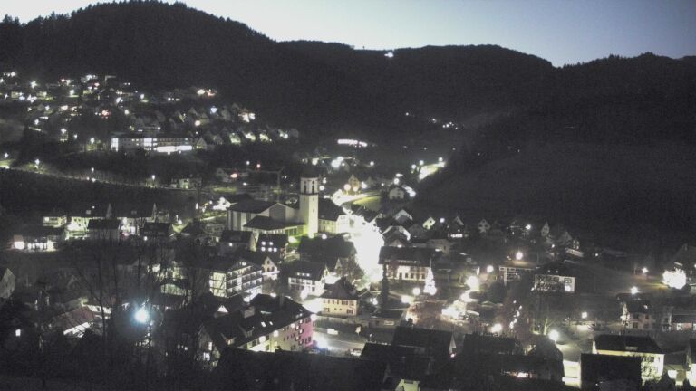 Dieses Bild zeigt eine Webcam-Aufnahme von Ottenhöfen, aufgenommen am Montag, den 15.12.2025 um 07:10 Uhr