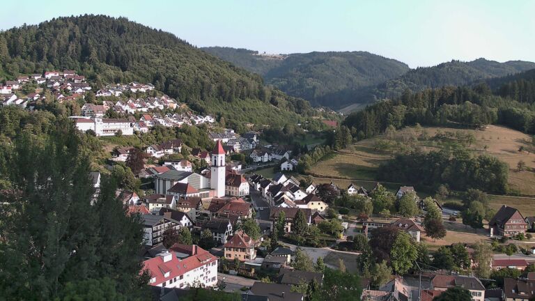 Dieses Bild zeigt eine Webcam-Aufnahme von Ottenhöfen, aufgenommen am Donnerstag, den 30.07.2026 um 19:30 Uhr