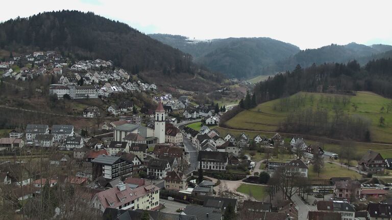 Dieses Bild zeigt eine Webcam-Aufnahme von Ottenhöfen, aufgenommen am Sonntag, den 15.02.2026 um 13:00 Uhr