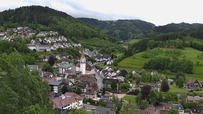 Dieses Bild zeigt eine Webcam-Aufnahme von Ottenhöfen, aufgenommen am Montag, den 11.05.2026 um 14:20 Uhr