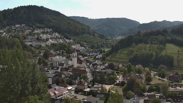 Dieses Bild zeigt eine Webcam-Aufnahme von Ottenhöfen, aufgenommen am Montag, den 28.09.2026 um 13:30 Uhr