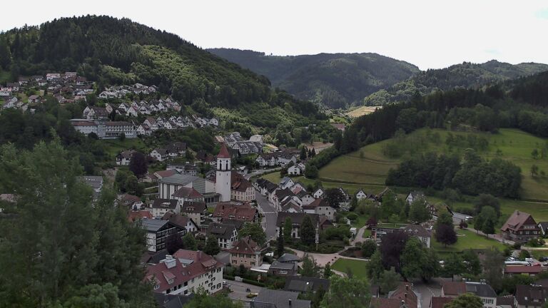Dieses Bild zeigt eine Webcam-Aufnahme von Ottenhöfen, aufgenommen am Sonntag, den 07.06.2026 um 12:10 Uhr