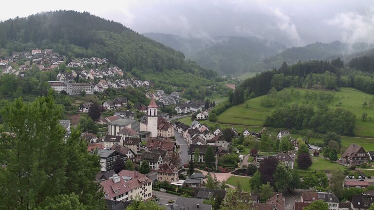 Dieses Bild zeigt eine Webcam-Aufnahme von Ottenhöfen, aufgenommen am Donnerstag, den 07.05.2026 um 10:10 Uhr