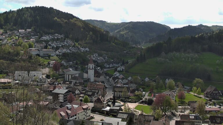 Dieses Bild zeigt eine Webcam-Aufnahme von Ottenhöfen, aufgenommen am Donnerstag, den 16.04.2026 um 13:00 Uhr