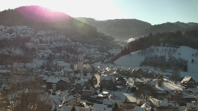 Dieses Bild zeigt eine Webcam-Aufnahme von Ottenhöfen, aufgenommen am Montag, den 05.01.2026 um 10:30 Uhr