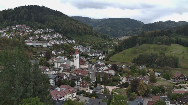 Dieses Bild zeigt eine Webcam-Aufnahme von Ottenhöfen, aufgenommen am Donnerstag, den 01.10.2026 um 16:20 Uhr