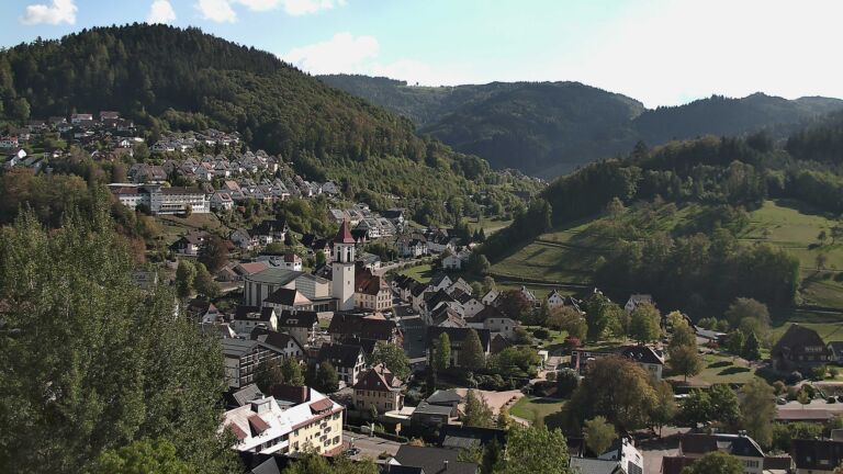 Dieses Bild zeigt eine Webcam-Aufnahme von Ottenhöfen, aufgenommen am Montag, den 05.10.2026 um 15:10 Uhr