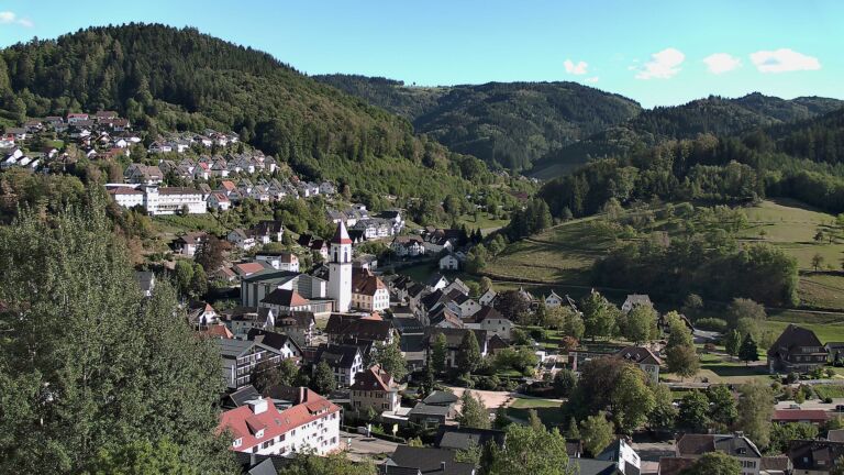 Dieses Bild zeigt eine Webcam-Aufnahme von Ottenhöfen, aufgenommen am Samstag, den 12.09.2026 um 17:10 Uhr