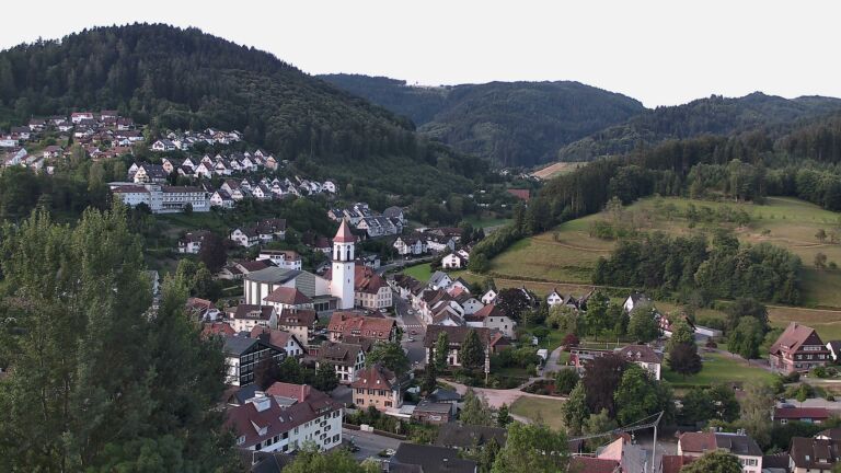Dieses Bild zeigt eine Webcam-Aufnahme von Ottenhöfen, aufgenommen am Montag, den 06.07.2026 um 07:20 Uhr