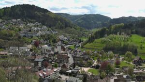 Dieses Bild zeigt eine Webcam-Aufnahme von Ottenhöfen, aufgenommen am Freitag, den 17.04.2026 um 13:40 Uhr