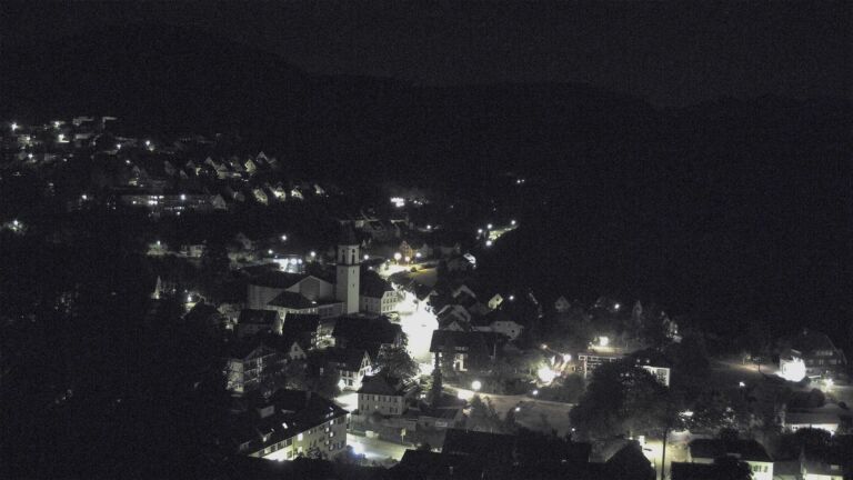 Dieses Bild zeigt eine Webcam-Aufnahme von Ottenhöfen, aufgenommen am Montag, den 10.08.2026 um 01:00 Uhr