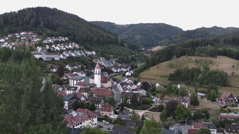 Dieses Bild zeigt eine Webcam-Aufnahme von Ottenhöfen, aufgenommen am Donnerstag, den 06.08.2026 um 06:00 Uhr