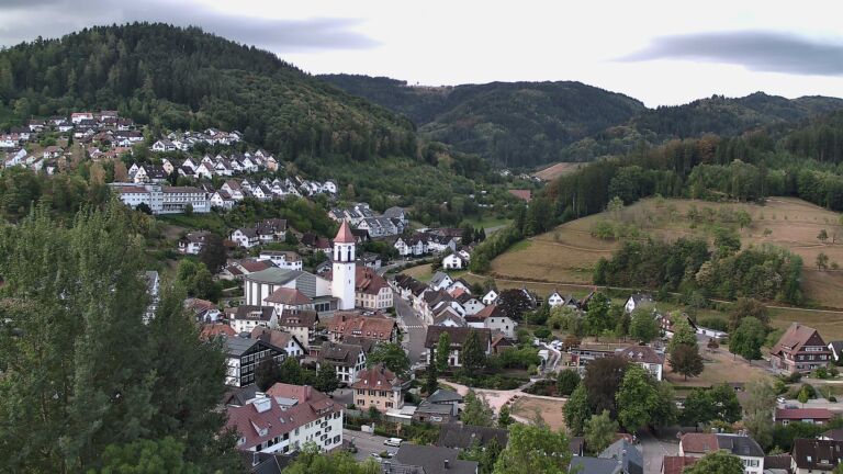 Dieses Bild zeigt eine Webcam-Aufnahme von Ottenhöfen, aufgenommen am Mittwoch, den 19.08.2026 um 08:20 Uhr