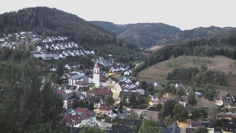 Dieses Bild zeigt eine Webcam-Aufnahme von Ottenhöfen, aufgenommen am Sonntag, den 23.08.2026 um 06:00 Uhr