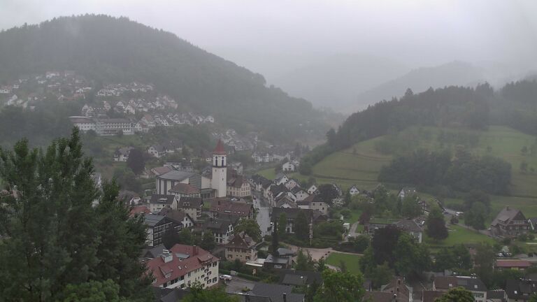 Dieses Bild zeigt eine Webcam-Aufnahme von Ottenhöfen, aufgenommen am Freitag, den 12.06.2026 um 08:40 Uhr