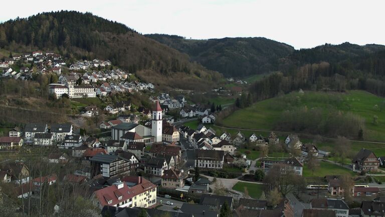 Dieses Bild zeigt eine Webcam-Aufnahme von Ottenhöfen, aufgenommen am Montag, den 06.04.2026 um 19:10 Uhr