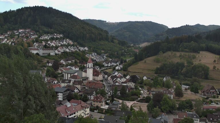 Dieses Bild zeigt eine Webcam-Aufnahme von Ottenhöfen, aufgenommen am Montag, den 17.08.2026 um 16:40 Uhr