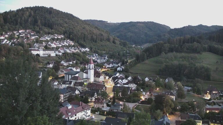 Dieses Bild zeigt eine Webcam-Aufnahme von Ottenhöfen, aufgenommen am Dienstag, den 06.10.2026 um 19:20 Uhr