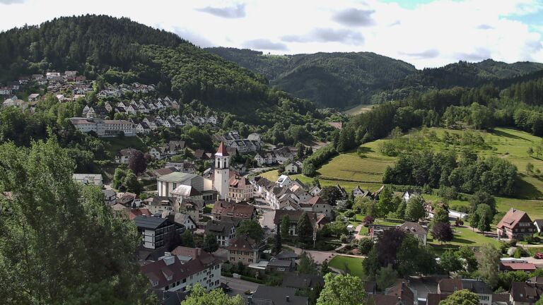 Dieses Bild zeigt eine Webcam-Aufnahme von Ottenhöfen, aufgenommen am Freitag, den 05.06.2026 um 10:00 Uhr