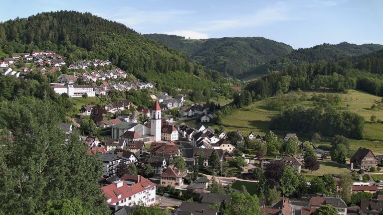 Dieses Bild zeigt eine Webcam-Aufnahme von Ottenhöfen, aufgenommen am Samstag, den 30.05.2026 um 18:40 Uhr