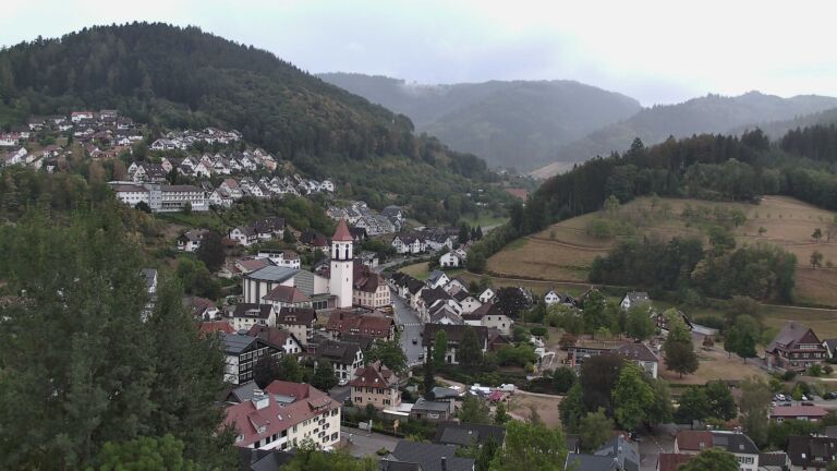 Dieses Bild zeigt eine Webcam-Aufnahme von Ottenhöfen, aufgenommen am Freitag, den 21.08.2026 um 18:50 Uhr