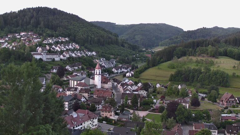 Dieses Bild zeigt eine Webcam-Aufnahme von Ottenhöfen, aufgenommen am Dienstag, den 26.05.2026 um 06:00 Uhr