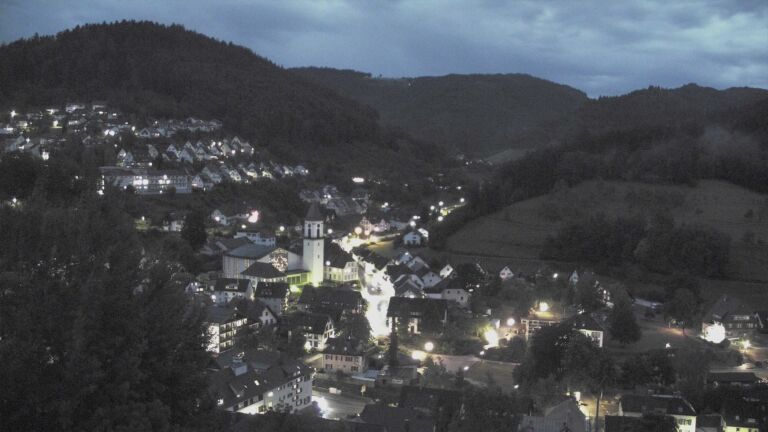 Dieses Bild zeigt eine Webcam-Aufnahme von Ottenhöfen, aufgenommen am Freitag, den 17.07.2026 um 22:00 Uhr