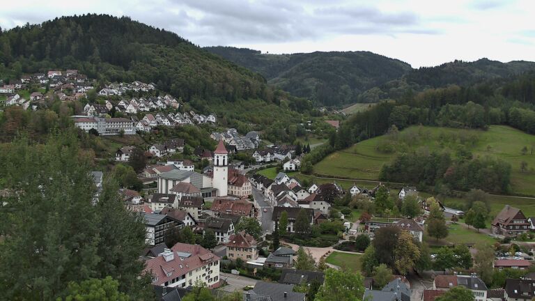 Dieses Bild zeigt eine Webcam-Aufnahme von Ottenhöfen, aufgenommen am Sonntag, den 11.10.2026 um 10:10 Uhr