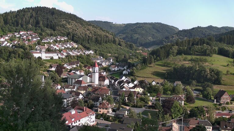 Dieses Bild zeigt eine Webcam-Aufnahme von Ottenhöfen, aufgenommen am Samstag, den 27.06.2026 um 19:30 Uhr