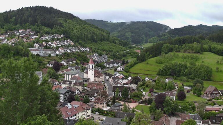 Dieses Bild zeigt eine Webcam-Aufnahme von Ottenhöfen, aufgenommen am Donnerstag, den 14.05.2026 um 08:00 Uhr