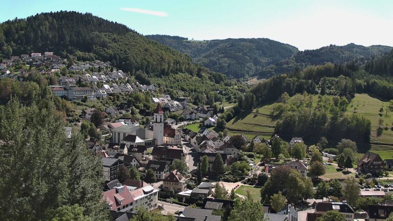 Dieses Bild zeigt eine Webcam-Aufnahme von Ottenhöfen, aufgenommen am Dienstag, den 15.09.2026 um 14:00 Uhr