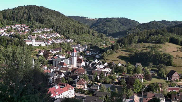 Dieses Bild zeigt eine Webcam-Aufnahme von Ottenhöfen, aufgenommen am Freitag, den 10.07.2026 um 19:30 Uhr