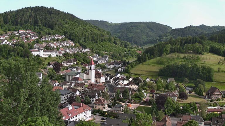 Dieses Bild zeigt eine Webcam-Aufnahme von Ottenhöfen, aufgenommen am Sonntag, den 24.05.2026 um 18:30 Uhr
