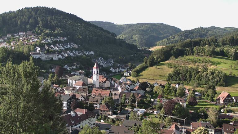 Dieses Bild zeigt eine Webcam-Aufnahme von Ottenhöfen, aufgenommen am Freitag, den 19.06.2026 um 07:40 Uhr