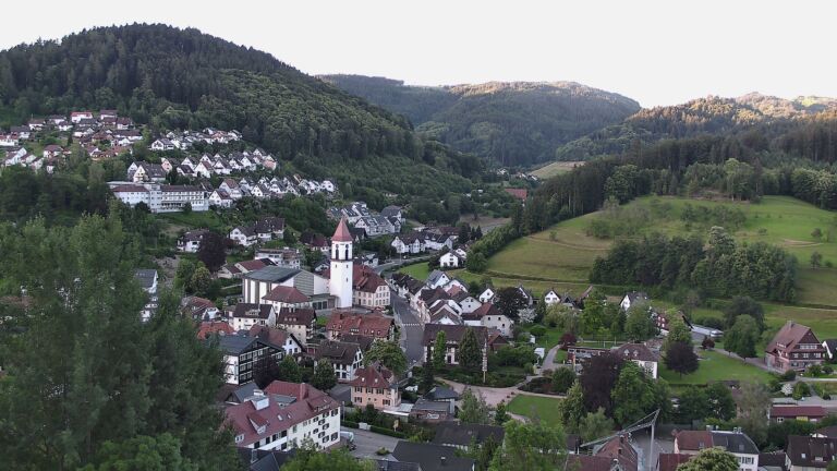 Dieses Bild zeigt eine Webcam-Aufnahme von Ottenhöfen, aufgenommen am Sonntag, den 14.06.2026 um 06:10 Uhr