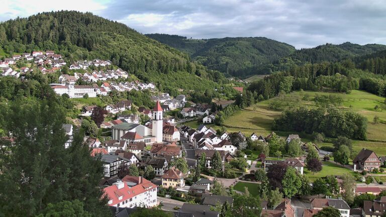 Dieses Bild zeigt eine Webcam-Aufnahme von Ottenhöfen, aufgenommen am Mittwoch, den 10.06.2026 um 19:30 Uhr