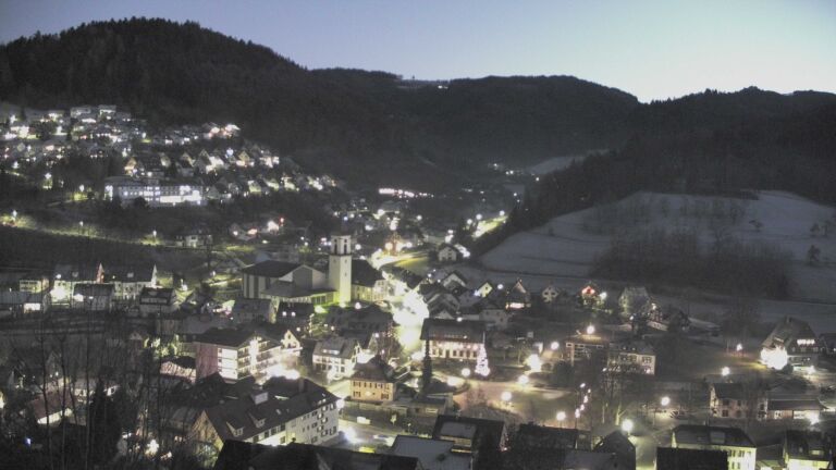 Dieses Bild zeigt eine Webcam-Aufnahme von Ottenhöfen, aufgenommen am Sonntag, den 28.12.2025 um 17:30 Uhr